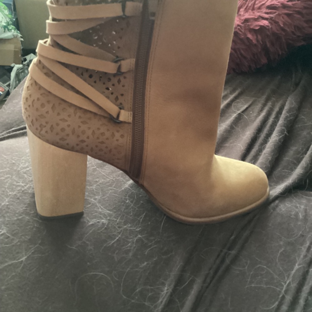 Boots - Picture 2 of 4